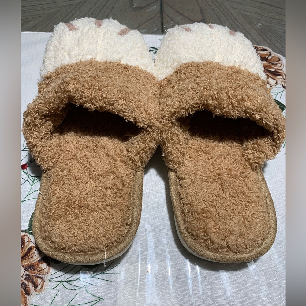 NWOTS pair of comfy open back slippers.  Size 8.